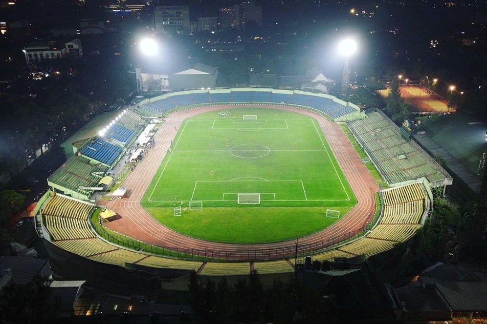 Kisah Tragis Pemain Indonesia yang Tersambar Petir Ketika Bermain di Stadion Siliwangi Bandung Kisah Tragis Pemain Indonesia yang Tersambar Petir Ketika Bermain di Stadion Siliwangi Bandung