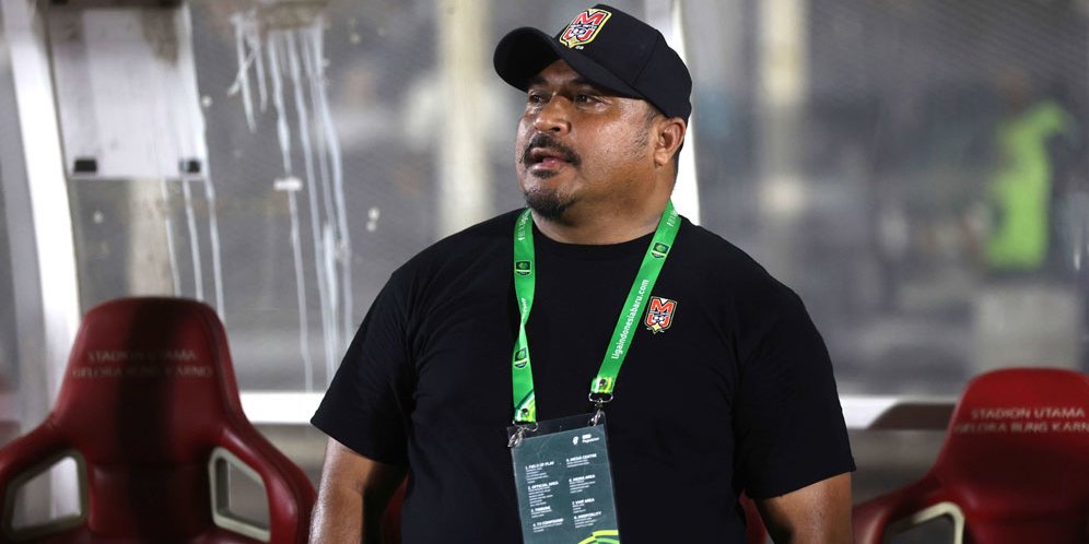 Imran Nahumarury saat melatih Malut United di Liga 2 musim 2023/2024 (c) Muhammad Iqbal Ichsan