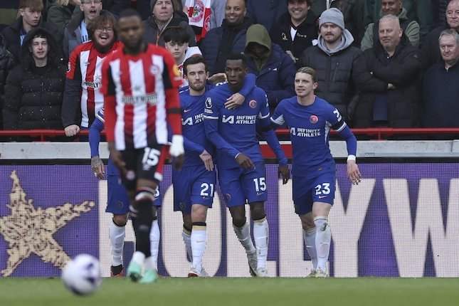 Skuat Chelsea merayakan gol Nicolas Jackson ke gawang Brentford, Sabtu (2/3/2024) (c) AP Photo/Ian Walton