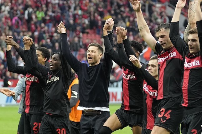 Leverkusen Puncaki Klasemen Bundesliga