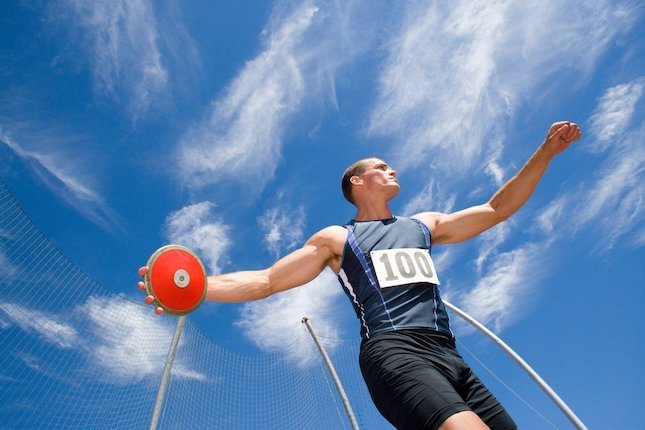 2. Teknik Melempar Cakram 2. Teknik Melempar Cakram