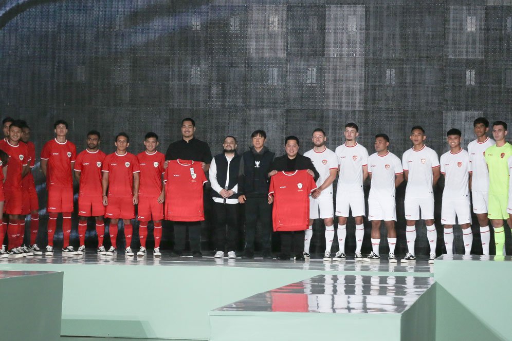 Netizen Tidak Puas dengan Jersey Baru Timnas Indonesia, Erick Thohir: Nanti Lama-lama juga Suka Kok! Netizen Tidak Puas dengan Jersey Baru Timnas Indonesia, Erick Thohir: Nanti Lama-lama juga Suka Kok!