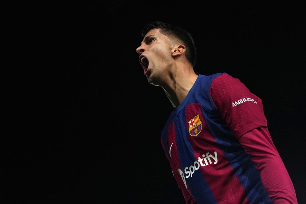 Blak-blakan Joao Cancelo: Bertahan di Barcelona, Gak Sebut Man City