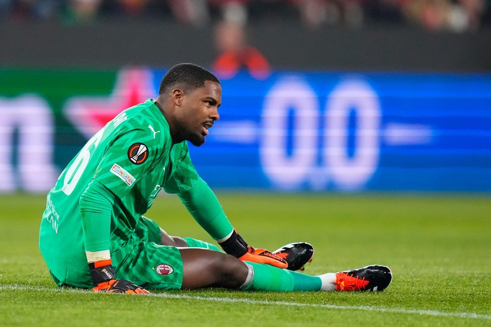 Oleh-oleh AC Milan dari Liga Europa: Mike Maignan Cedera