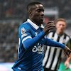Respek! Laga Newcastle vs Everton Sempat Dihentikan untuk Beri Kesempatan Pemain Berbuka Puasa Respek! Laga Newcastle vs Everton Sempat Dihentikan untuk Beri Kesempatan Pemain Berbuka Puasa