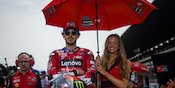 Formula 1 Sudah Hapus Grid Girls, Akankah Liberty Media Hapus Umbrella Girls di MotoGP? Formula 1 Sudah Hapus Grid Girls, Akankah Liberty Media Hapus Umbrella Girls di MotoGP?