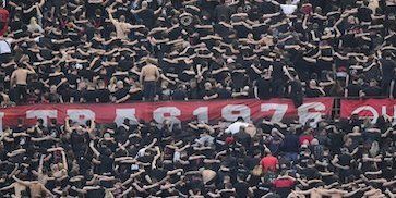 Juventus vs AC Milan: Bayangan Gol Hantu Muntari yang Selalu Menjadi Bagian Tak Terpisahkan dari Rivalitas Juventus vs AC Milan: Bayangan Gol Hantu Muntari yang Selalu Menjadi Bagian Tak Terpisahkan dari Rivalitas