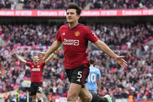 Bek Tengah - Harry Maguire (Inggris)