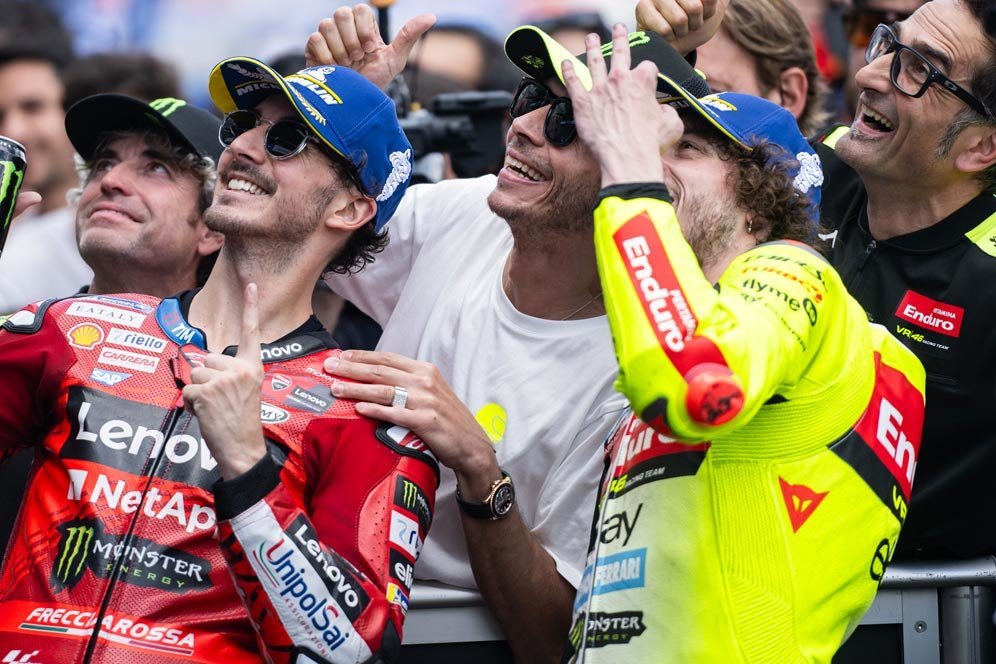 Pesan Valentino Rossi ke Pecco Bagnaia Usai Kalahkan Marc Marquez: Aku Berutang Budi Padamu Selamanya!