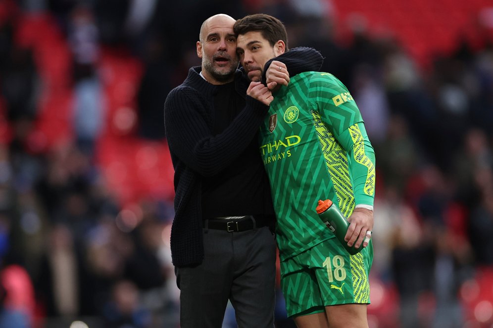 Pujian Pep Guardiola untuk Stefan Ortega: Salah Satu Kiper Terbaik, Budaya Jerman Bagus Banget!