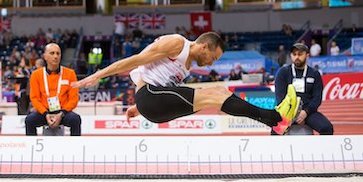 Lompat Jauh Gaya Jongkok: Pengertian, Teknik Dasar dan Unsur Gerakannya Lompat Jauh Gaya Jongkok: Pengertian, Teknik Dasar dan Unsur Gerakannya