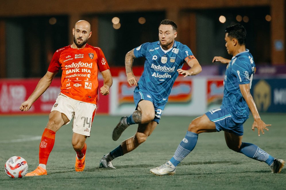 Pelatih Persib: Penguasaan Bola Penting untuk Anak di Bawah 12 Tahun, buat Klub Profesional Urgensinya Menang