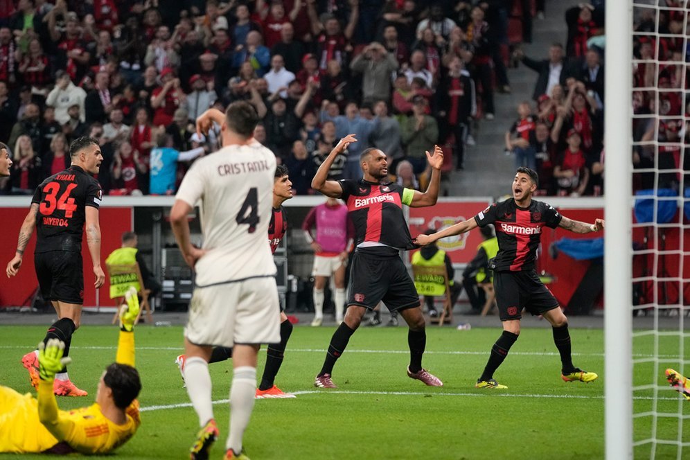 Hasil Bayer Leverkusen vs AS Roma: Skor 2-2 (Agg. 4-2) Hasil Bayer Leverkusen vs AS Roma: Skor 2-2 (Agg. 4-2)