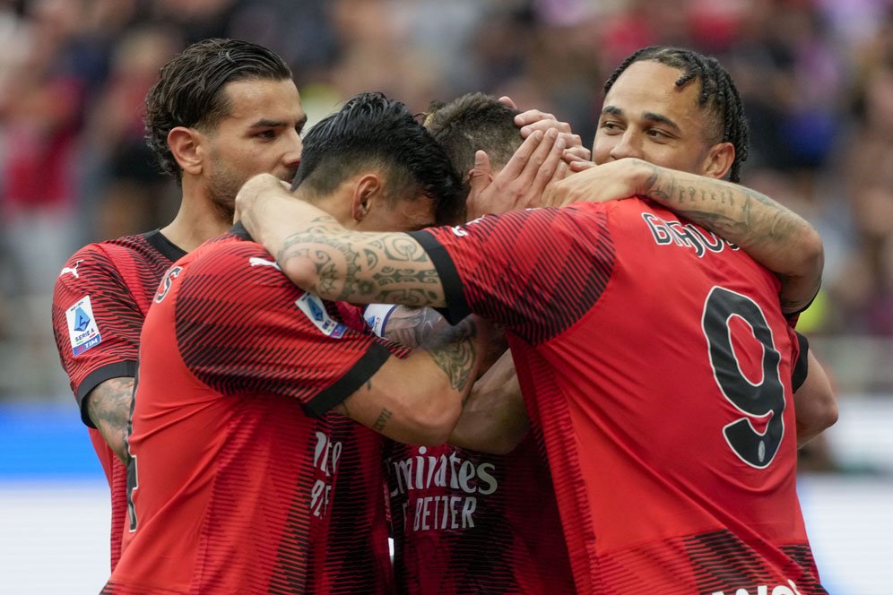 Kalau tak Segera Sat-set, Milan Bakal Disalip Brighton Dalam Perburuan Gelandang Feyenoord Ini Kalau tak Segera Sat-set, Milan Bakal Disalip Brighton Dalam Perburuan Gelandang Feyenoord Ini