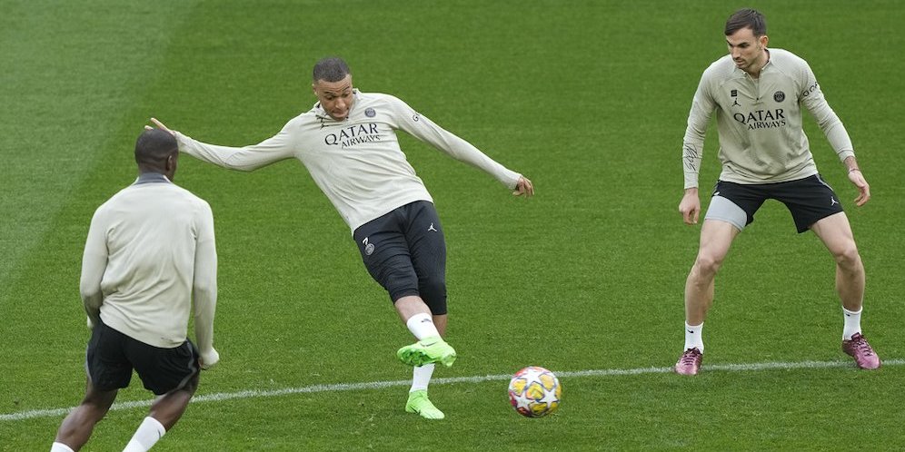 4 Teknik Menendang Bola dalam Permainan Sepak Bola