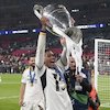 Jude Bellingham Angkat Trofi UCL di Musim Debutnya di Madrid, Vinicius: Legenda Baru!