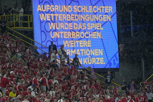 Alasan Laga Jerman vs Denmark Dihentikan