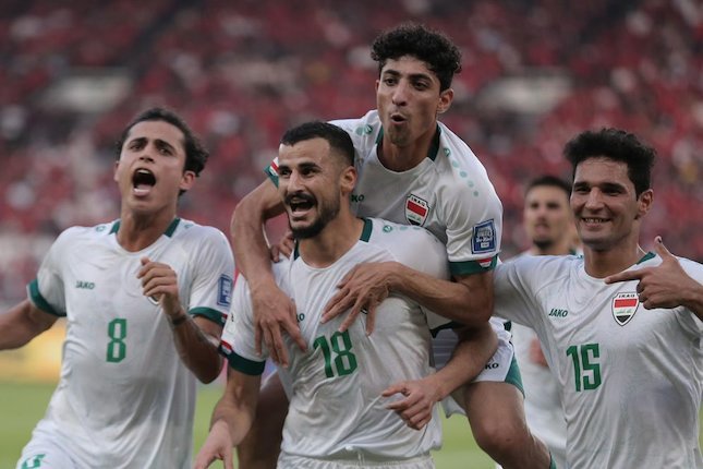 Timnas Irak merayakan gol Aymen Hussein ke gawang Timnas Indonesia, Kamis (6/6/2024) (c) Bola.net/Abdul Aziz