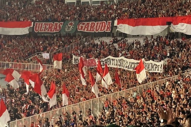 Koreografi Ultras Garuda di laga Timnas Indonesia vs Timnas Filipina, Selasa (11/6/2024) (c) Bola.net/Fitri Apriani