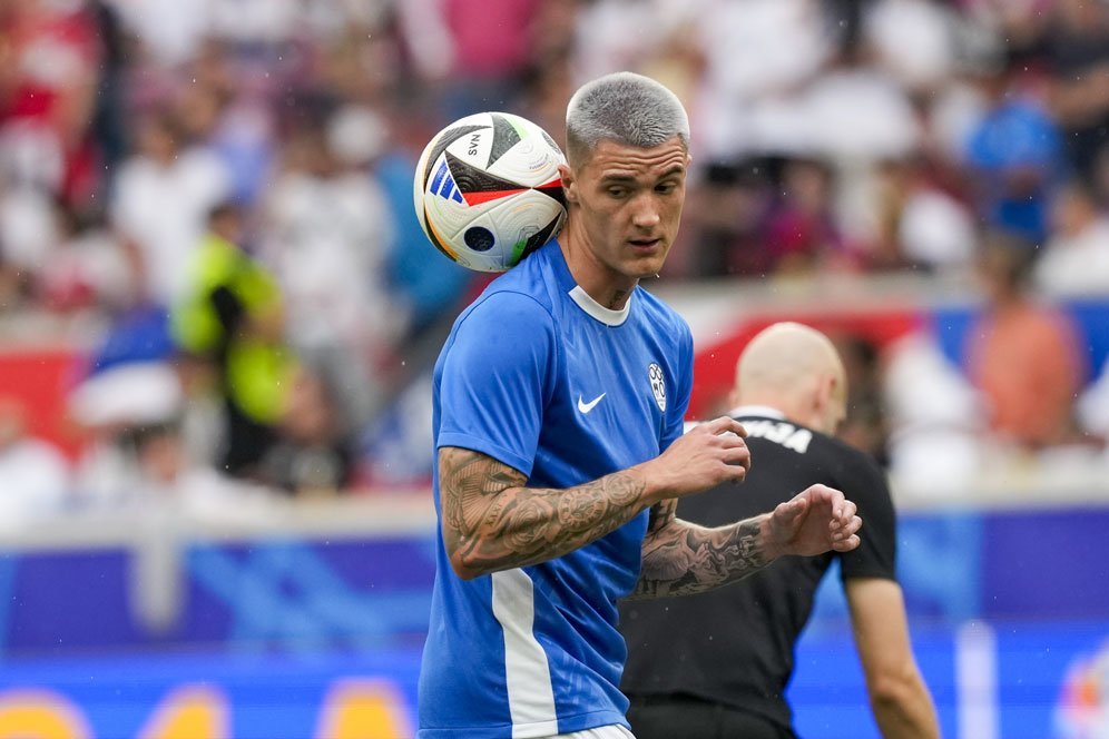 Update Transfer Benjamin Sesko: Tawaran Newcastle Masih Menggantung, MU Lakukan Manuver di Akhir Pekan Update Transfer Benjamin Sesko: Tawaran Newcastle Masih Menggantung, MU Lakukan Manuver di Akhir Pekan