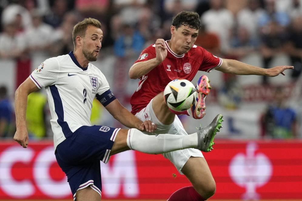 Yang Tersisa dari Denmark vs Inggris: Alexander-Arnold Jago Bikin Peluang