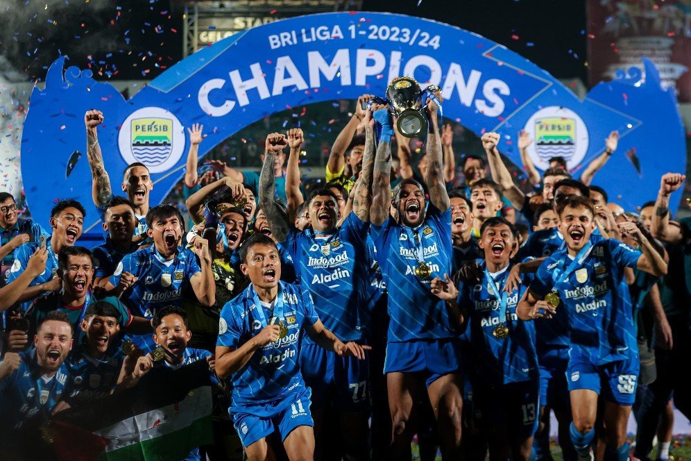 Tiga Bintang Untuk Persib Bandung