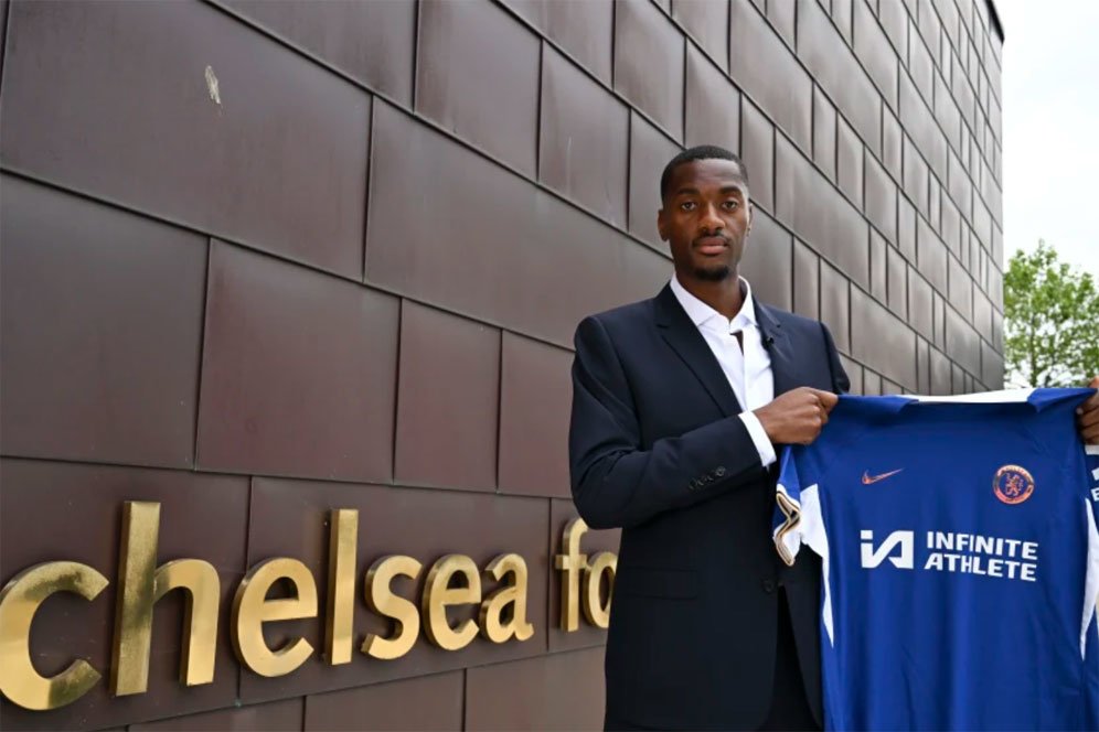 Cole Palmer dan Sterling Ikut Bantu Yakinkan Tosin Adarabioyo Gabung Chelsea