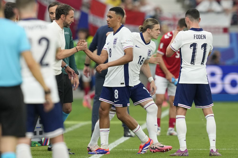 Euro 2024: Legenda Liverpool Ini Sarankan Inggris Cadangkan Trent & Foden, Kenapa sih? Euro 2024: Legenda Liverpool Ini Sarankan Inggris Cadangkan Trent & Foden, Kenapa sih?