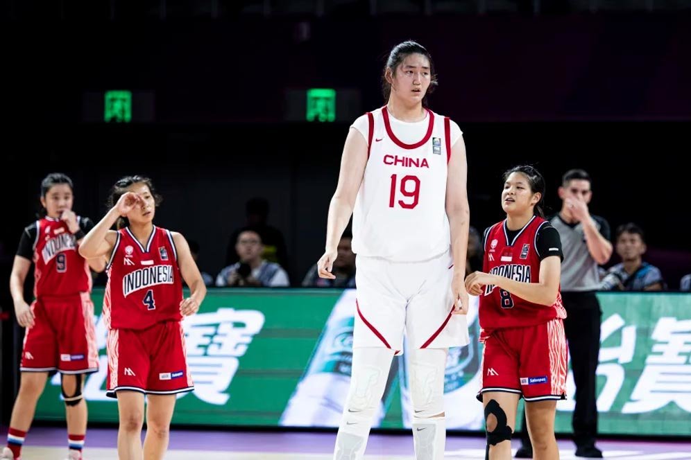 Pebasket Putri Setinggi 220 cm Bantu China Gilas Indonesia di FIBA Women's Asia Cup U-18 Pebasket Putri Setinggi 220 cm Bantu China Gilas Indonesia di FIBA Women's Asia Cup U-18