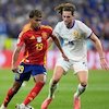 Nyesek Jadi Adrien Rabiot: Coba Psywar, Eh Malah Tonton Gol Lamine Yamal dari Kursi Terdepan!