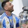 Lionel Messi What a Man! Gak Mau Angkat Trofi Sendiri, Ajak Otamendi dan Di Maria