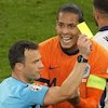 Main Kabur Aja! Van Dijk Kesal Dengan Kelakuan Wasit Laga Belanda vs Inggris di Euro 2024