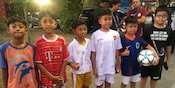 Salut! Pemain Timnas Indonesia U-19 Antusias Beri Tanda Tangan dan Foto Bareng Fans di Surabaya