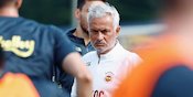 Ngambek Usai Fenerbahce Digasak Galatasaray, Jose Mourinho Disebut 'The Crying One' Ngambek Usai Fenerbahce Digasak Galatasaray, Jose Mourinho Disebut 'The Crying One'