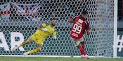 Kiper Arema FC Tak Gentar Tajamnya Skema Bola Mati Borneo FC Kiper Arema FC Tak Gentar Tajamnya Skema Bola Mati Borneo FC