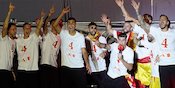 Kemeriahan Pesta Juara Spanyol: Rodri Menyanyi, Cucurella Pamer Gaya Rambut Baru! Kemeriahan Pesta Juara Spanyol: Rodri Menyanyi, Cucurella Pamer Gaya Rambut Baru!