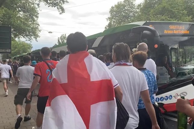 Gagal Menuju Stadion karena Kendaraan Penuh