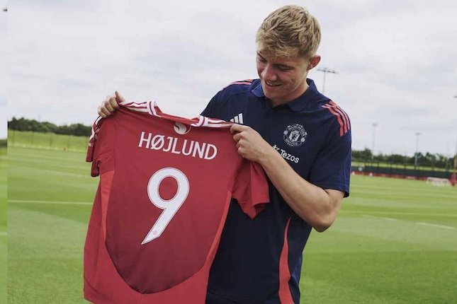 Rasmus Hojlund resmi mengenakan nomor punggung 9 di Manchester United (c) MUFC Official