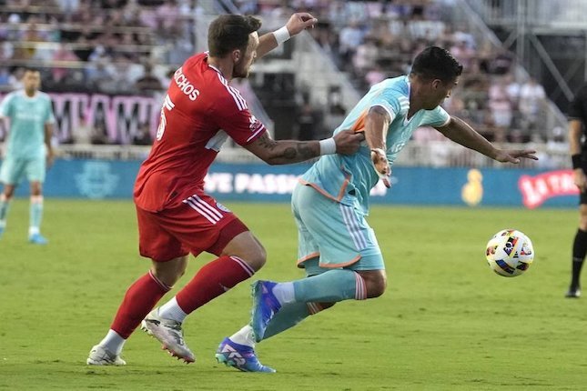 Suarez Liburan Bareng Messi