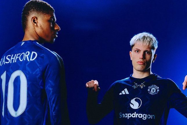 Manchester United Berubah Jadi Biru