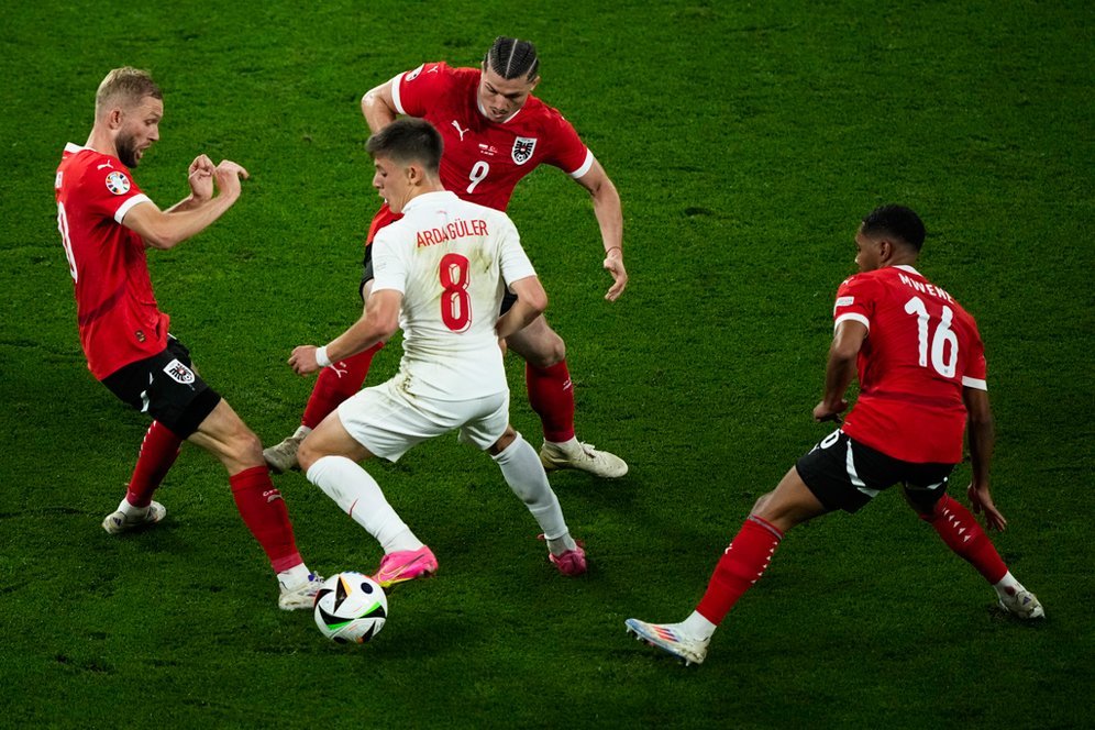 Pertarungan Dua Kuda Hitam: Austria Dominan, tapi Turki Punya Elemen Kejutan!