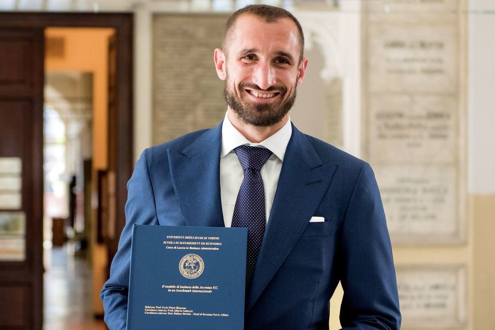 Giorgio Chiellini kini Bergelar Magister Administrasi Bisnis