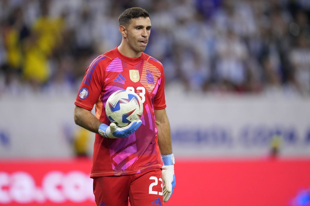 Statistik Fantastis Emiliano Martinez di Argentina: Hadapi 24 Penalti, 50 Persen Gagal Gol! Statistik Fantastis Emiliano Martinez di Argentina: Hadapi 24 Penalti, 50 Persen Gagal Gol!