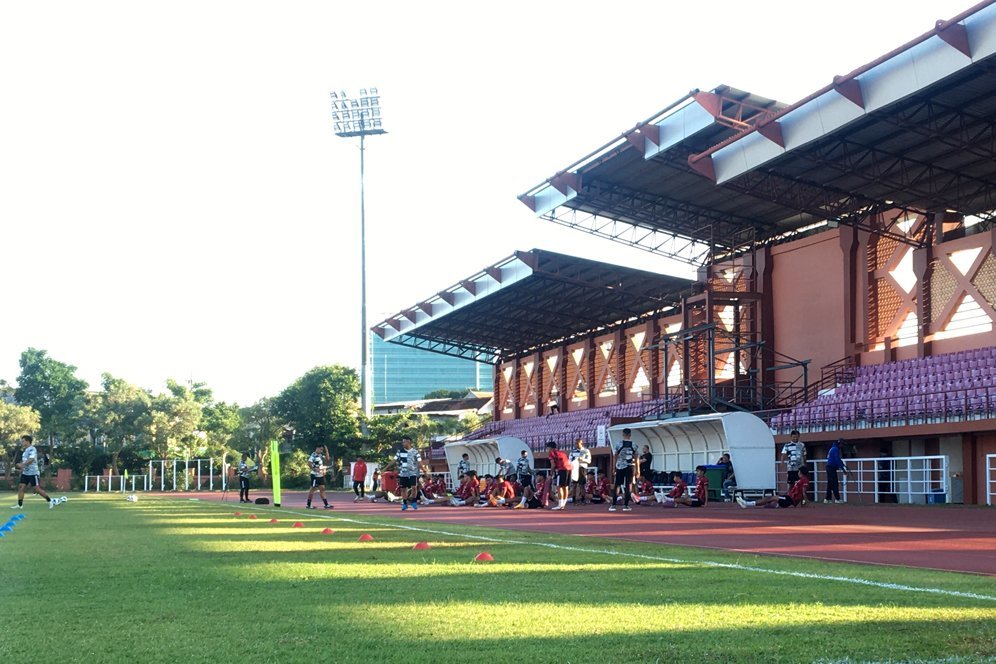 Cerita Lucu dari Latihan Timnas Indonesia U-19: Bima Sakti Bagi-bagi Kue, Para Jurnalis Pun Kegirangan