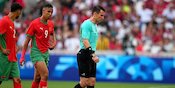 Aduh! Wasit Ilgiz Tantashev Tersungkur Ditabrak Pemain di Laga Maroko vs Spanyol, Terpaksa Diganti Wasit Cadangan Aduh! Wasit Ilgiz Tantashev Tersungkur Ditabrak Pemain di Laga Maroko vs Spanyol, Terpaksa Diganti Wasit Cadangan