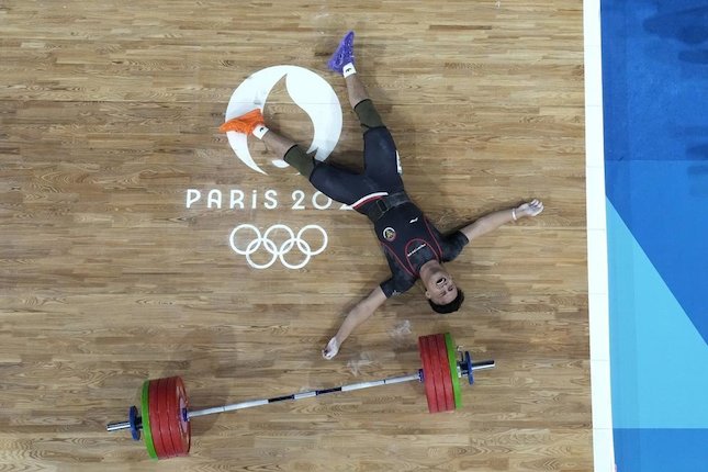 Lifter Indonesia Pertama yang Raih Emas Olimpiade