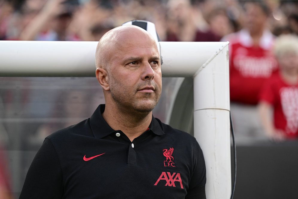 Erik Ten Hag Doakan Arne Slot Sukses di Liverpool