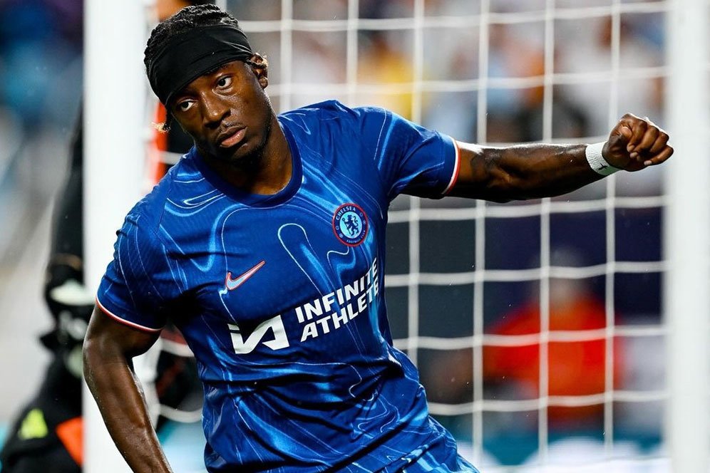 Transfer Noni Madueke Membingungkan: Arsenal Butuh Winger Kiri, Kok Beli Winger Kanan? Transfer Noni Madueke Membingungkan: Arsenal Butuh Winger Kiri, Kok Beli Winger Kanan?