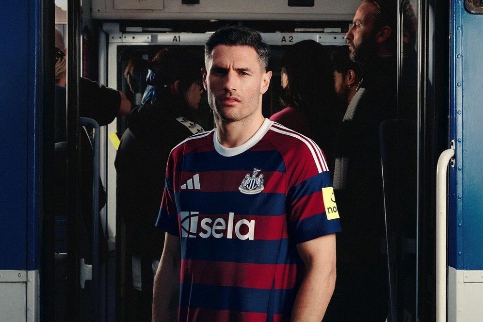 Lagi-lagi Keren! Newcastle Rilis Jersey Away untuk Musim 2024/2025, Throwback ke Era 90-an Lagi-lagi Keren! Newcastle Rilis Jersey Away untuk Musim 2024/2025, Throwback ke Era 90-an