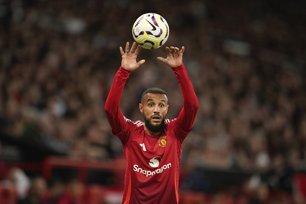 Noussair Mazraoui Punya Masalah Jantung, Siapa yang Bakal Isi Pos Bek Kanan MU saat Hadapi Brentford?